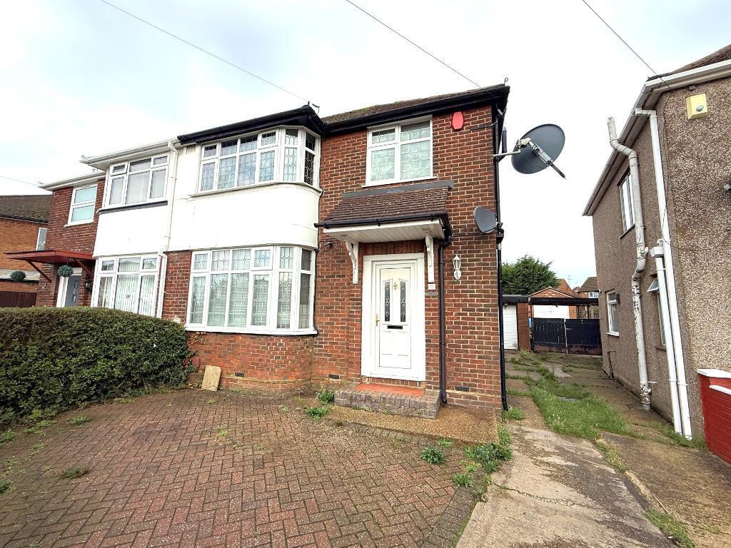 Main image of property: Hollybush Road, Vauxhall Park, Luton, Bedfordshire, LU2 9HG