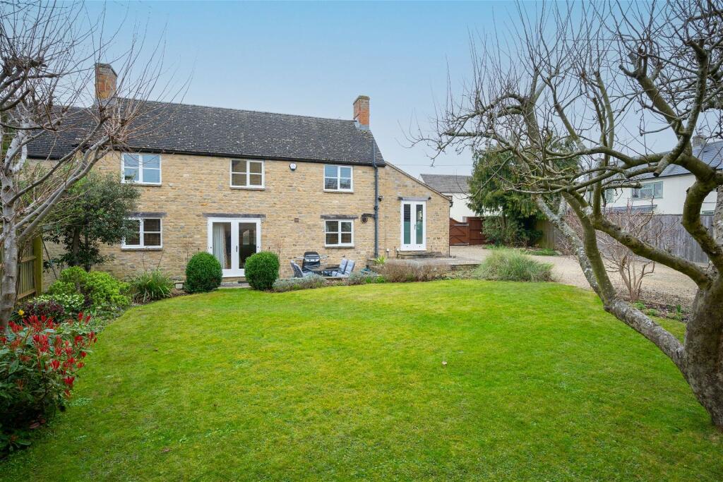 4 bedroom semidetached house for sale in Appledore, Worton Road
