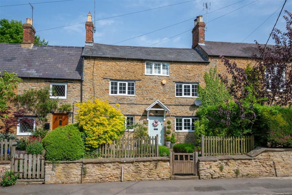 Main image of property: Moss Cottage, Croughton NN13