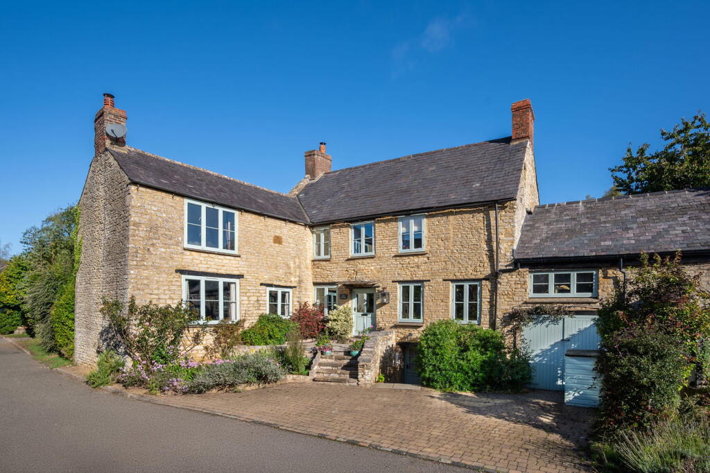 Main image of property: Oak Cottage, Farthinghoe, Northamptonshire, NN13