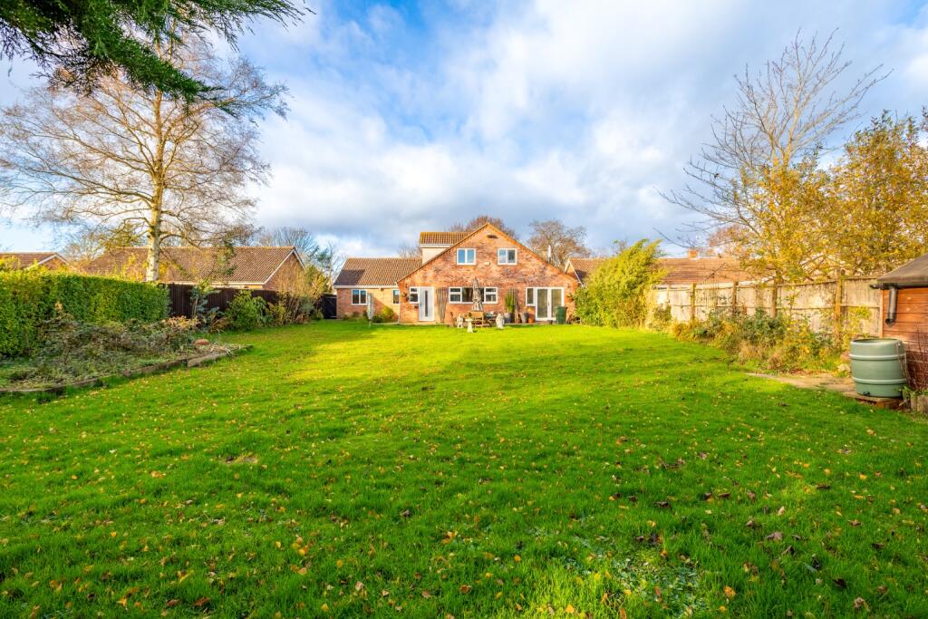 5 bedroom detached bungalow for sale in Witham Road, Woodhall Spa