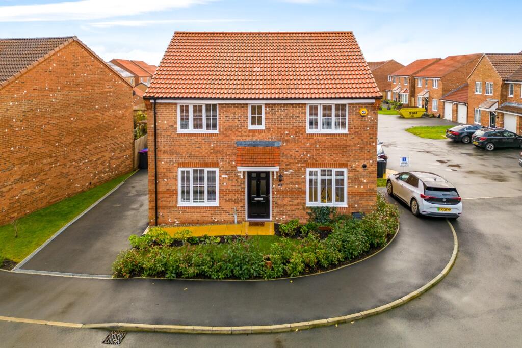 4 bedroom detached house for sale in Frank Ford Close, Saxilby, Lincoln