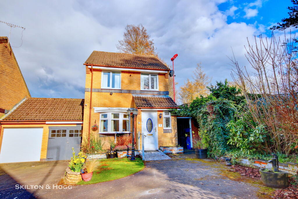 Main image of property: Primrose Hill, Daventry, NN11 4GF