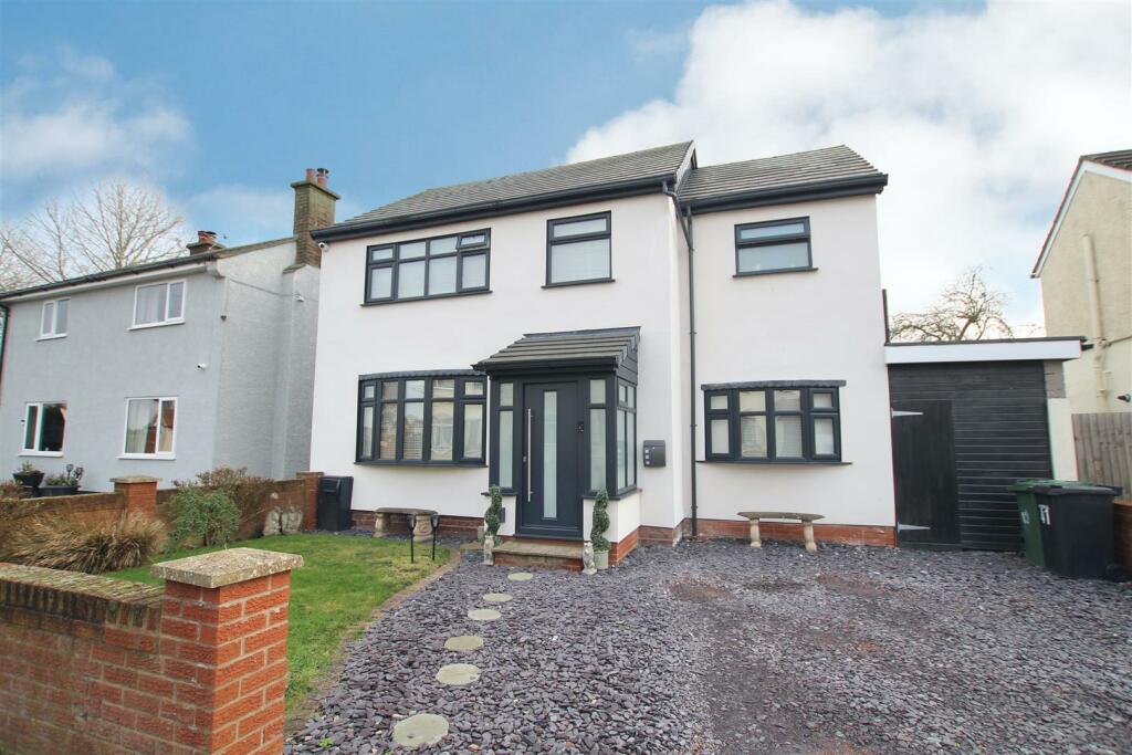 4 bedroom detached house for sale in Thoncroft Drive, Barnston, CH61