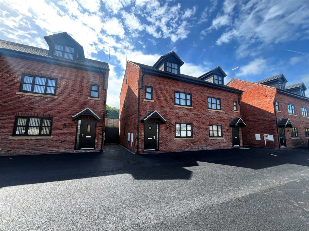 3 bedroom semidetached house for sale in High Street, Bagillt, CH6