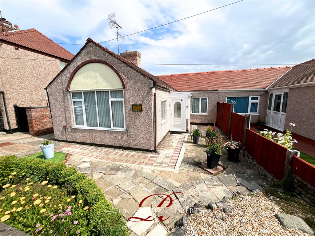 Main image of property: Oak Grove, Flint