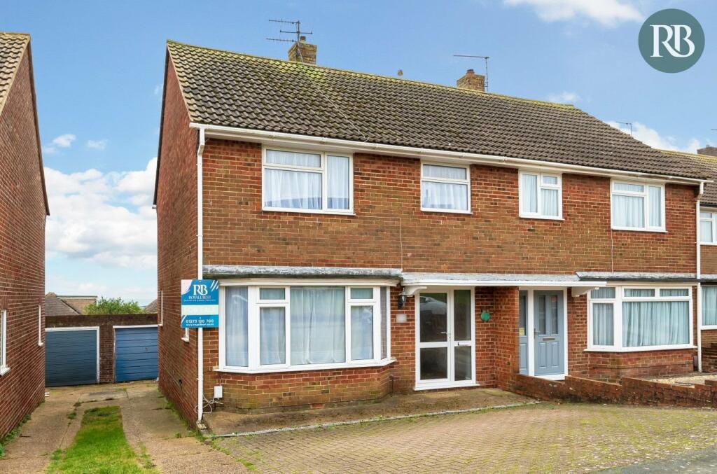 3 bedroom semidetached house for sale in Holmbush Way, Southwick