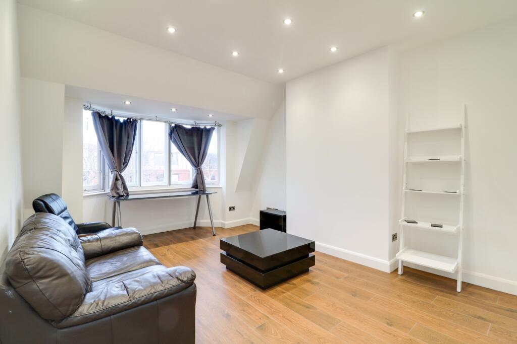 2 bedroom terraced house for rent in 325 Regents Park Road, London, N3