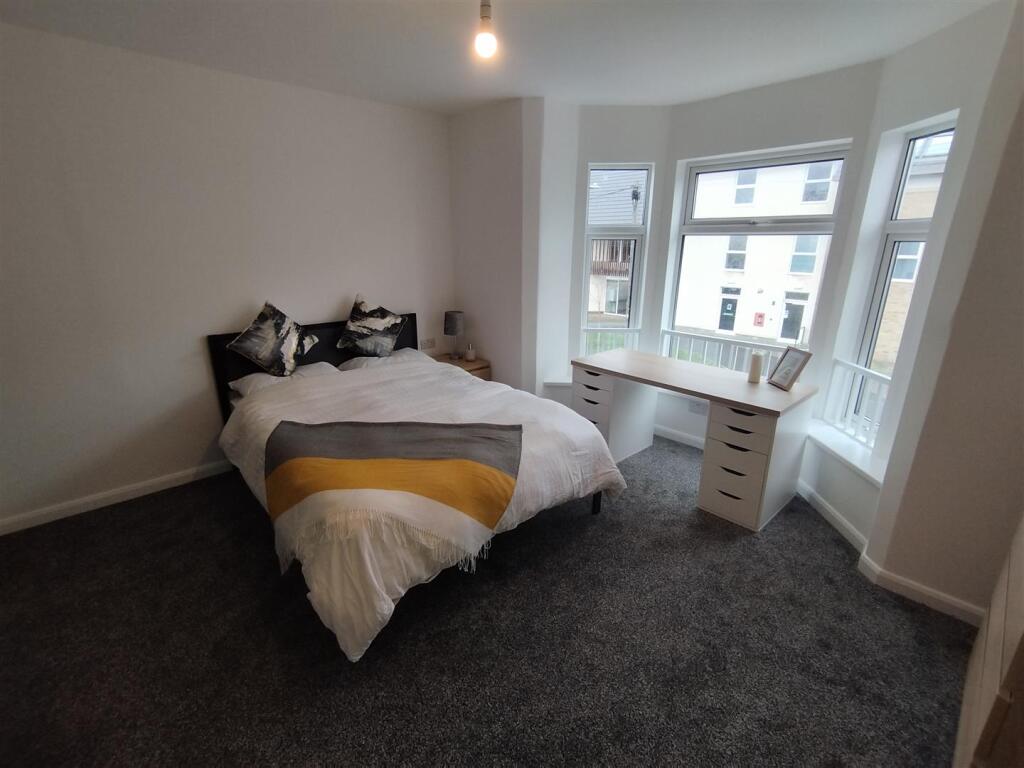 Main image of property: *En-Suite Couples Rooms* West Hill Drive, Mansfield