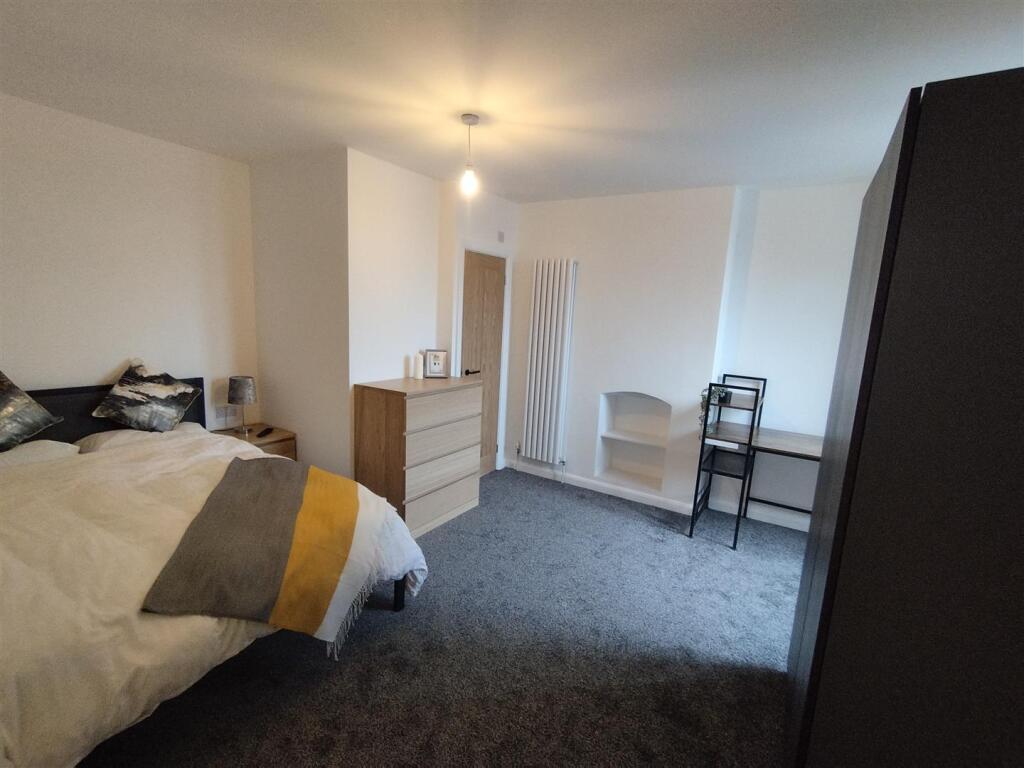 Main image of property: *NEW En-Suite Rooms* West Hill Drive, Mansfield