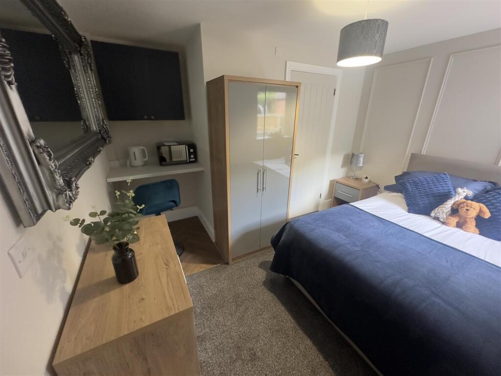 Main image of property: *New En-Suite Room* Stanton Place, Mansfield
