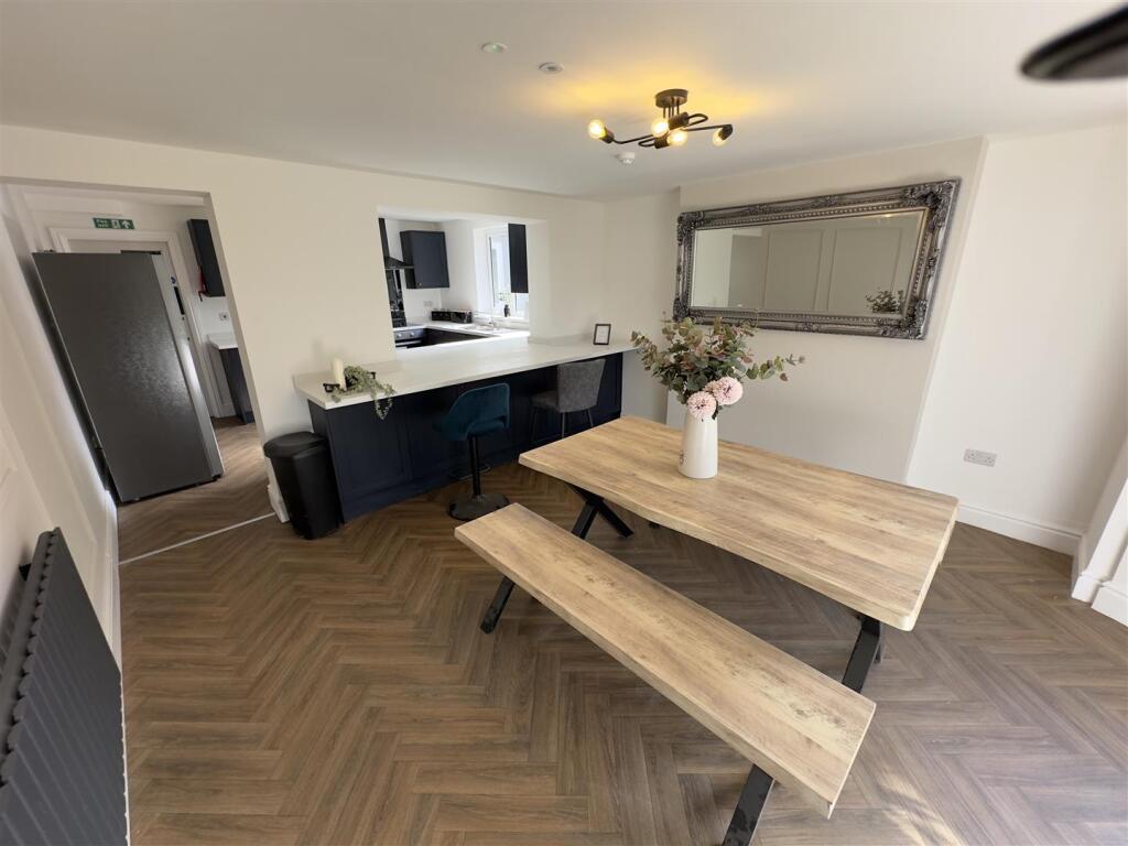 Main image of property: *New En-Suite Room* Stanton Place, Mansfield