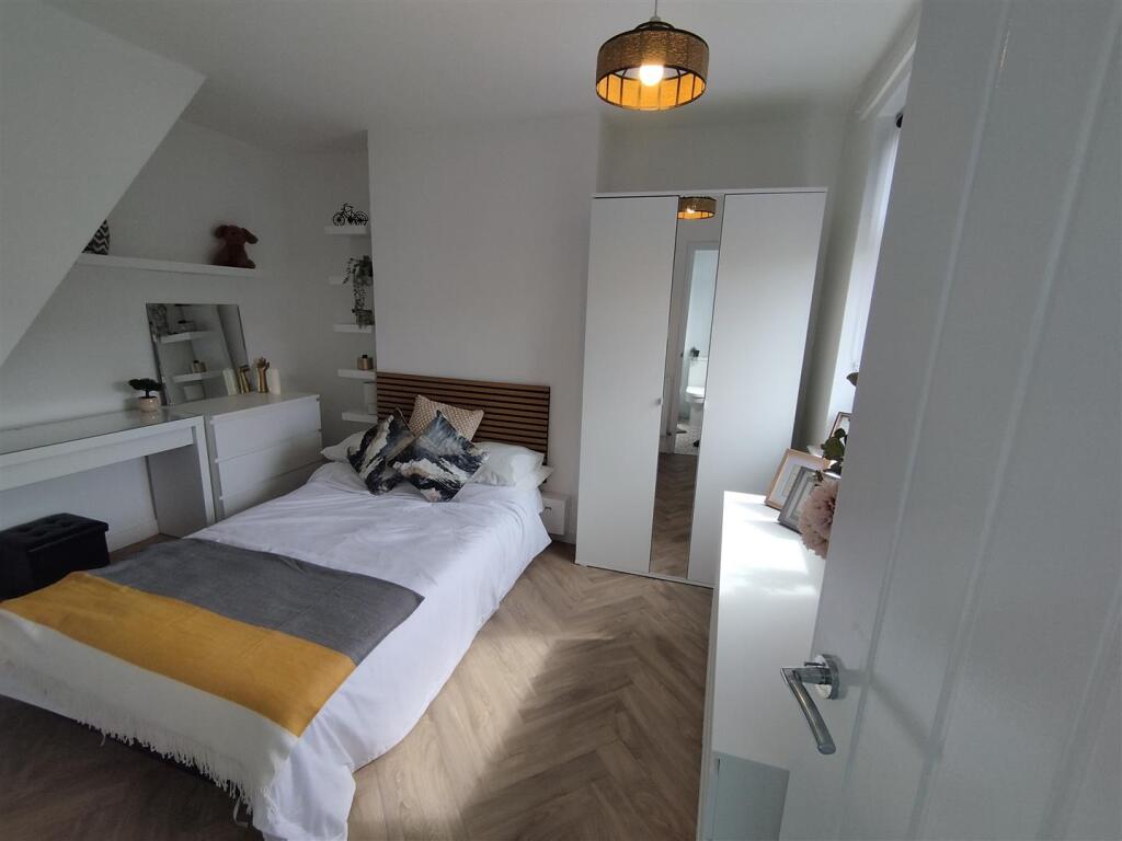 Main image of property: *NEW En-Suite Room* Priestsic Road, Sutton-In-Ashfield