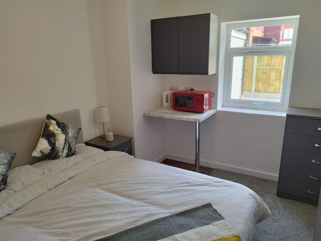 Main image of property: *ZERO DEPOSIT & En-Suite* St. John Street, Mansfield