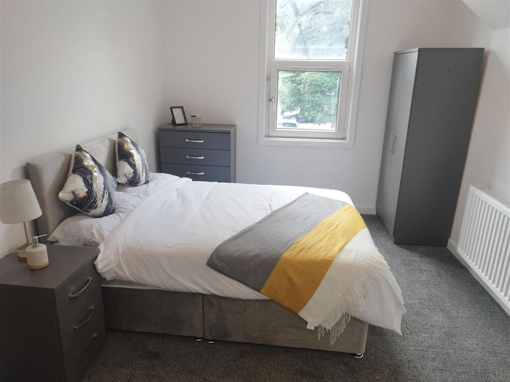 Main image of property: *ZERO DEPOSIT & En-Suite* St. John Street, Mansfield