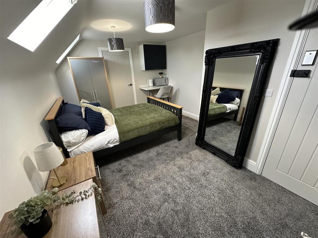 Main image of property: *New En-Suite Room* Stanton Place, Mansfield