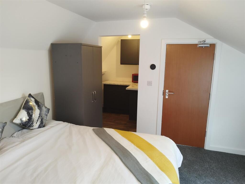 Main image of property: *COUPLES EN_SUITE ROOM* St. John Street, Mansfield