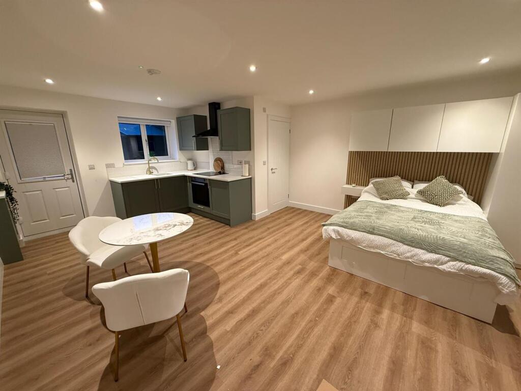 Main image of property: Mansfield Road, Mansfield Woodhouse