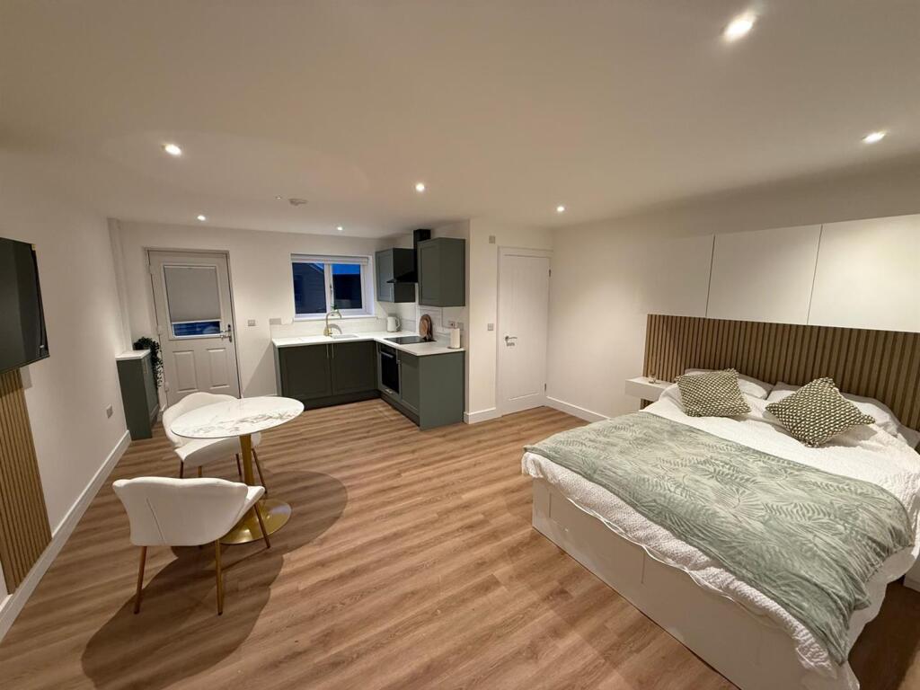 Main image of property: *NEW Fully Self Contained* Mansfield Road, Mansfield Woodhouse