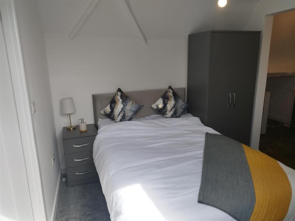 Main image of property: *EN_SUITE COUPLES ROOM & KITCHENETTE* St. John Street, Mansfield