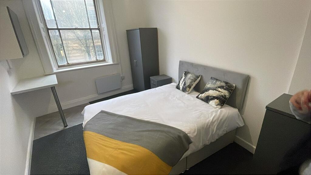 Main image of property: *En-Suite* Market Place, Mansfield