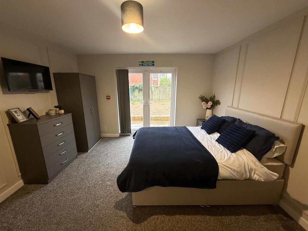 Main image of property: *Couples En-Suite Room* St. John Street, Mansfield