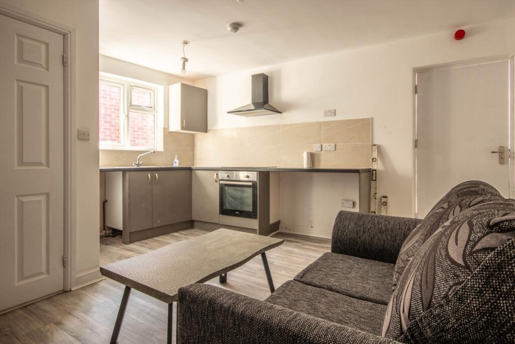 Main image of property: 101a Central Avenue, Beeston