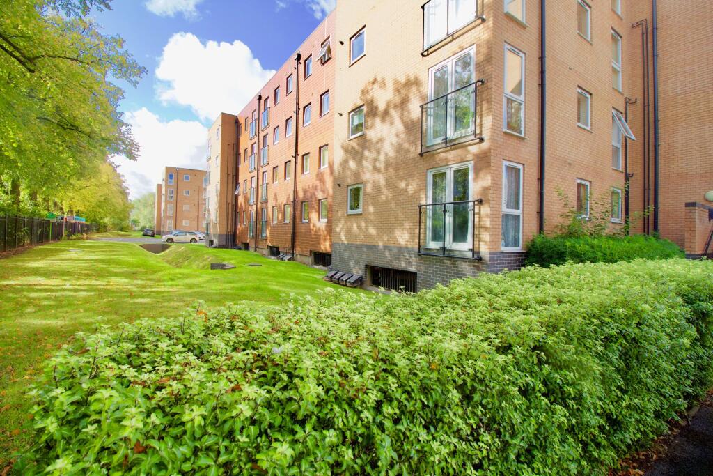 Main image of property: 45 Pavilion Close, Leicester, Leicestershire, LE2