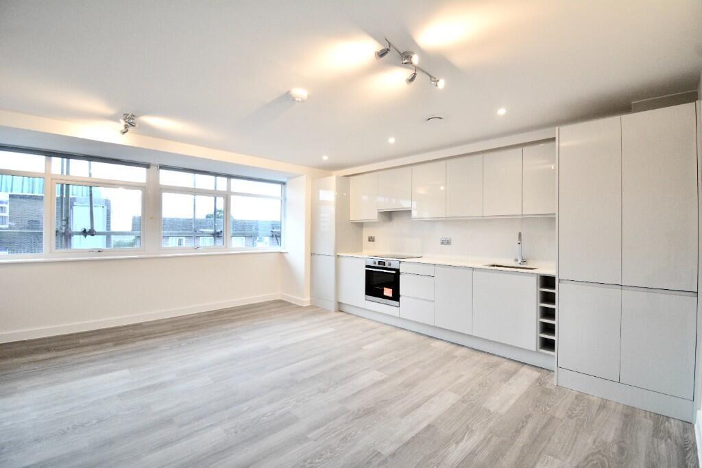 Main image of property: High Street, Rayleigh, Essex, SS6