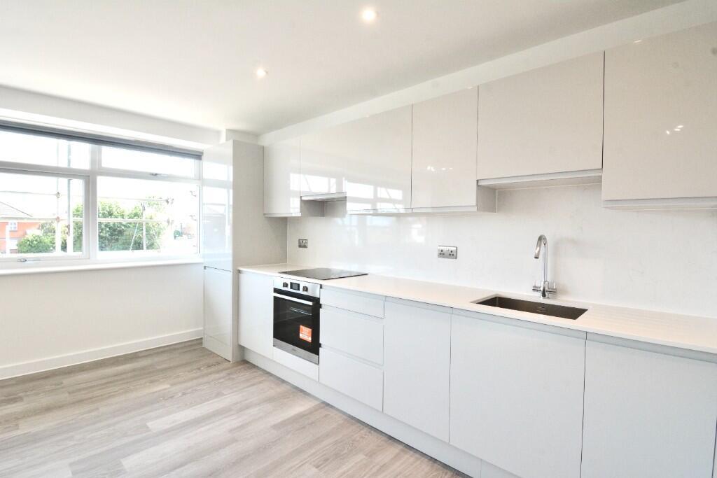 Main image of property: High Street, Rayleigh, Essex, SS6
