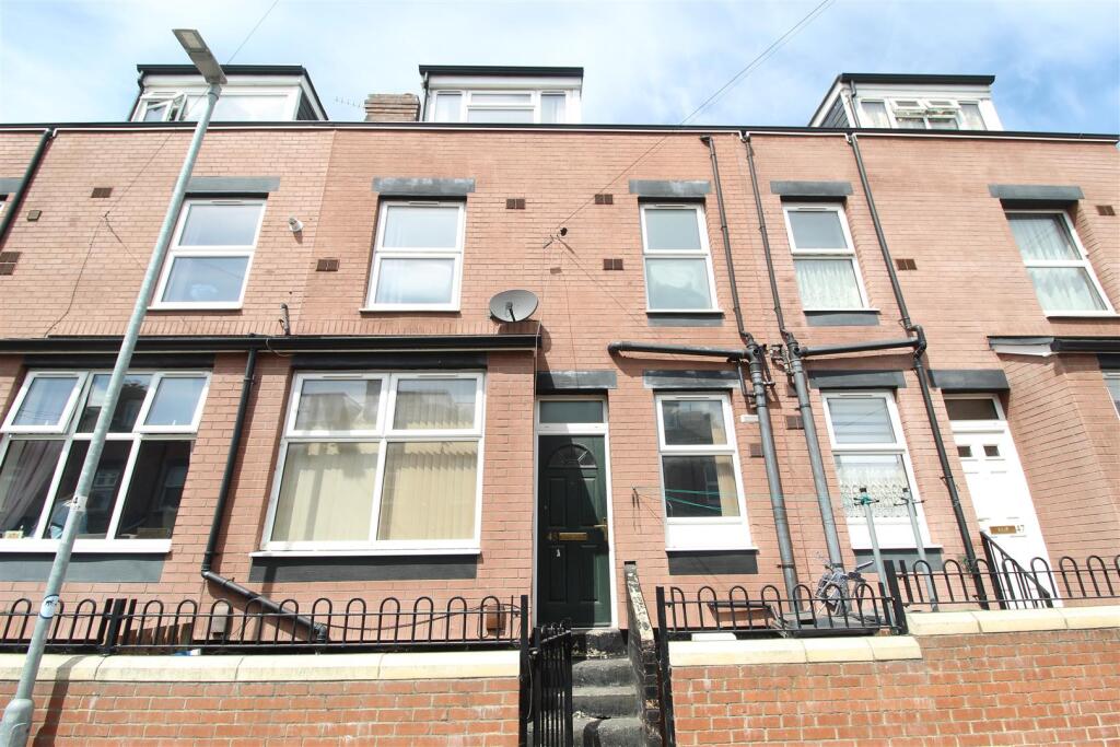 Main image of property: Copperfield Grove, Leeds