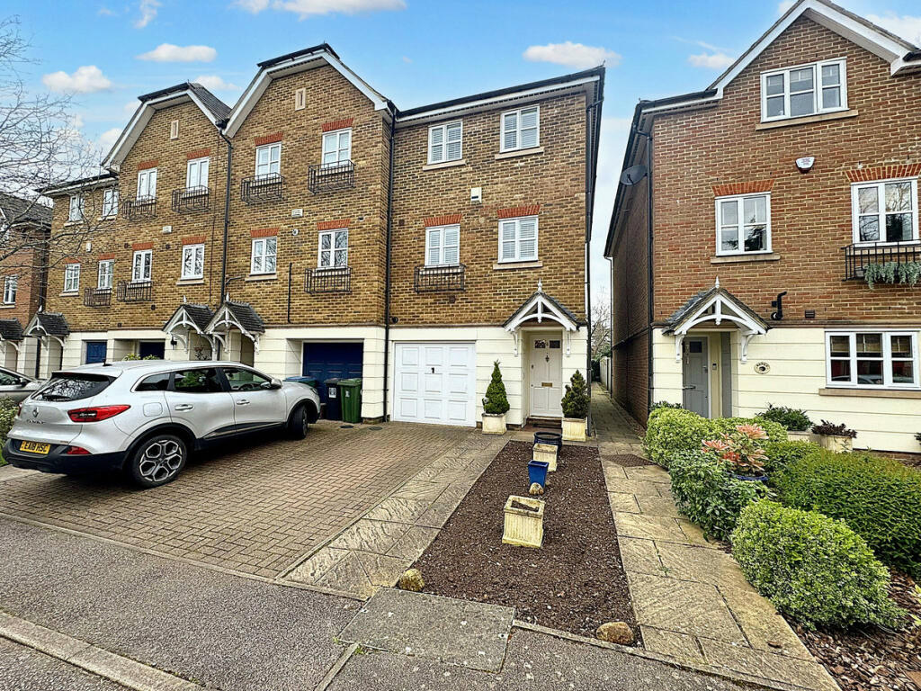 3 bedroom town house for sale in Molteno Road, Watford, WD17