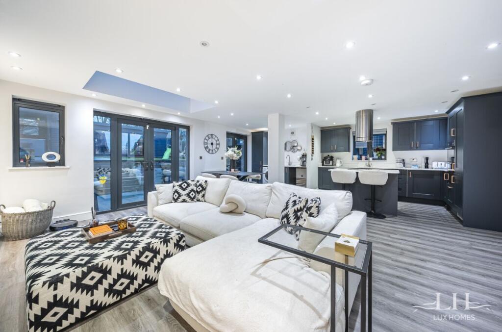 Main image of property: The Hamlet, Brentwood