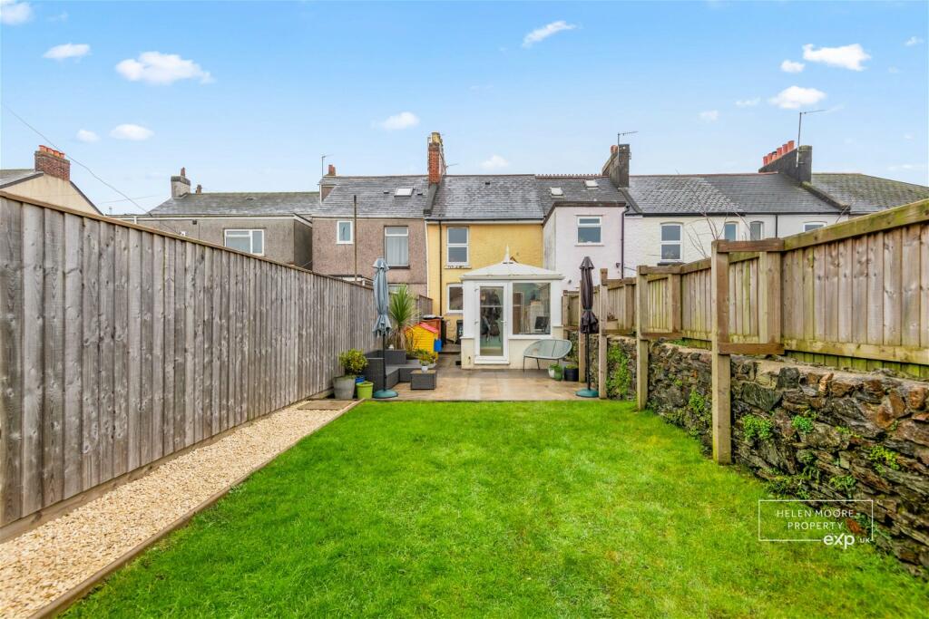 2 bedroom cottage for sale in Park Street, Ivybridge, Devon, PL21