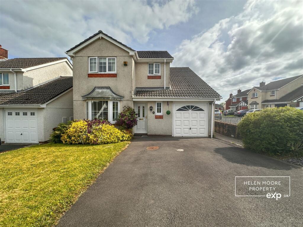 4 bedroom detached house for sale in Holtwood Drive, Ivybridge, Devon, PL21