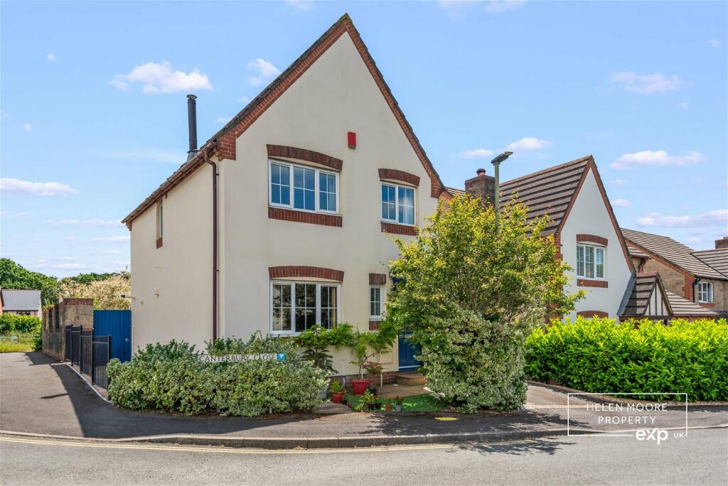 3 bedroom detached house for sale in Canterbury Close, Ivybridge, Devon