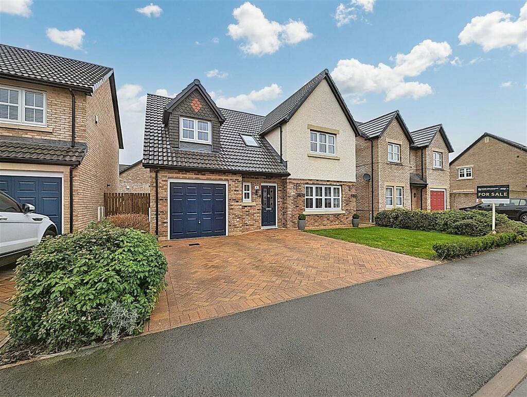 4 bedroom detached house for sale in Cherry Tree Drive, Stainburn