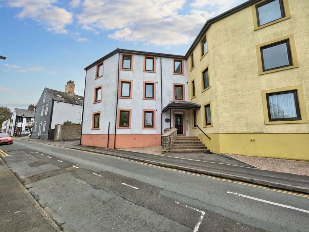 2 bedroom flat for sale in Cavendish Court, Elizabeth Street