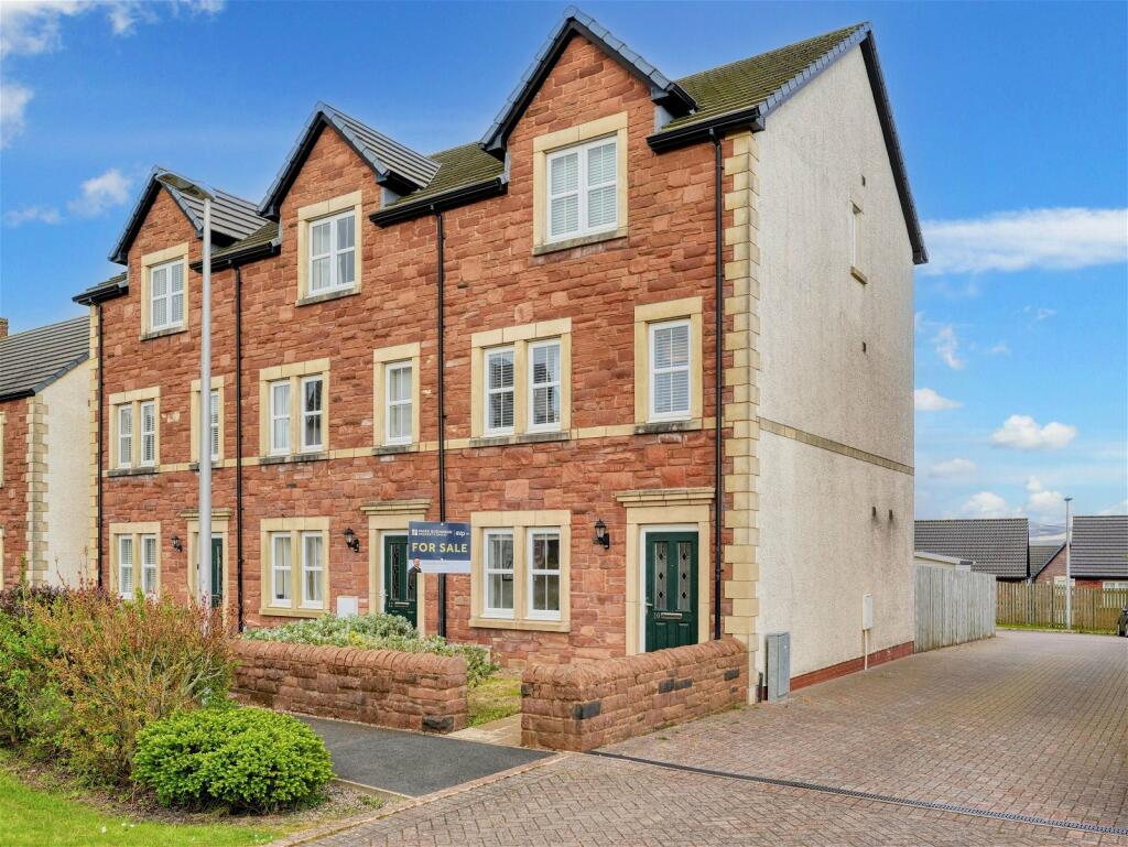 3 bedroom end of terrace house for sale in Clarendon Drive, Whitehaven