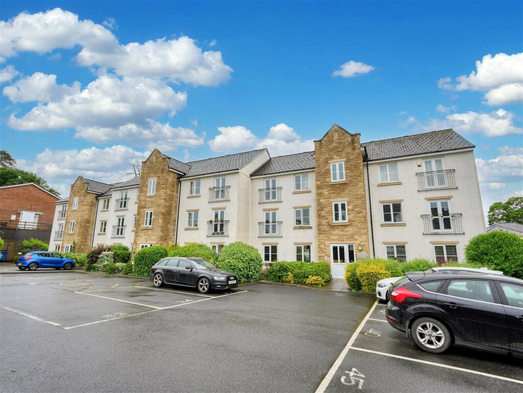 2 bedroom flat for sale in Low Road Close, Cockermouth, CA13 0GU, CA13