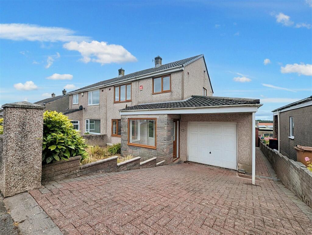 3 bedroom semidetached house for sale in Springfield Avenue