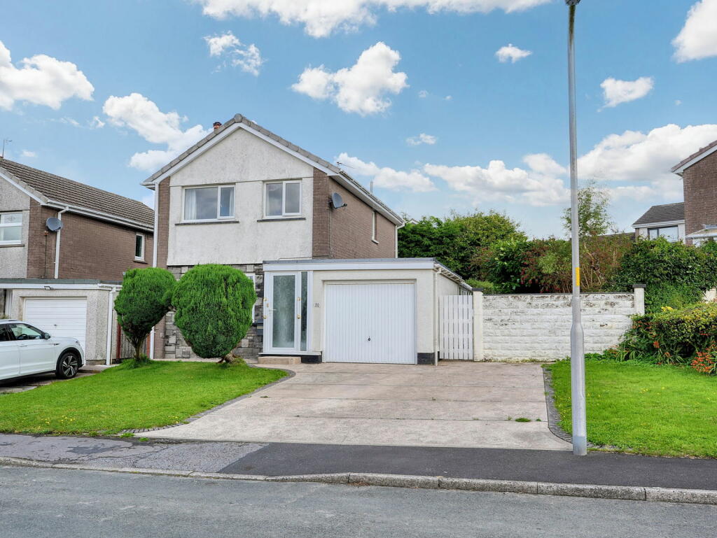 3 bedroom detached house for sale in Whitestiles, Seaton, Workington ...