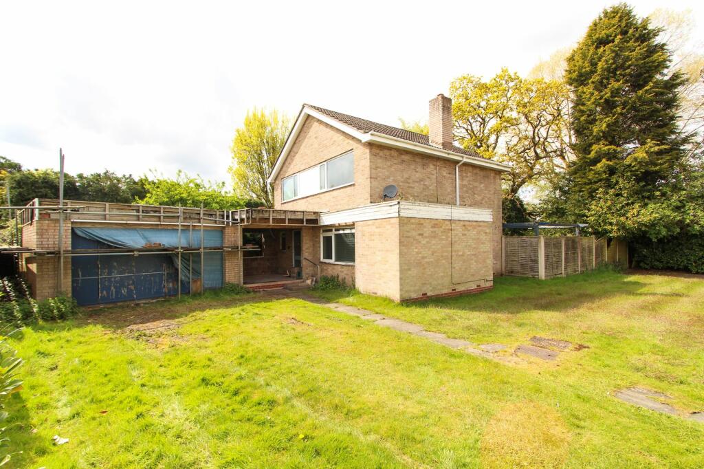3 bedroom detached house for sale in Berkswell Close, Four Oaks, B74