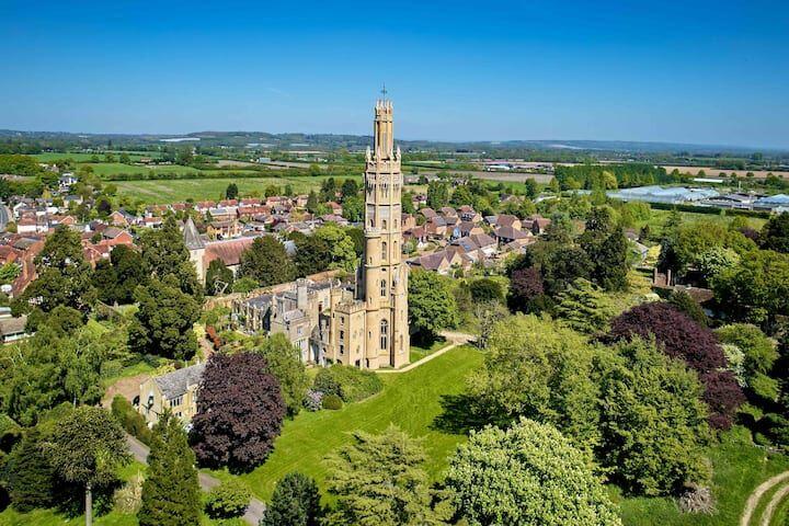 Main image of property: High Street, Hadlow, Tonbridge, Kent