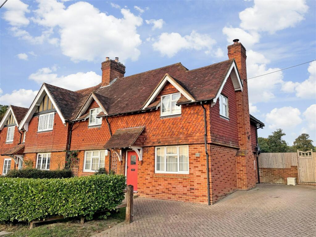 4 bedroom semidetached house for sale in Hampton Park Road, Hadlow
