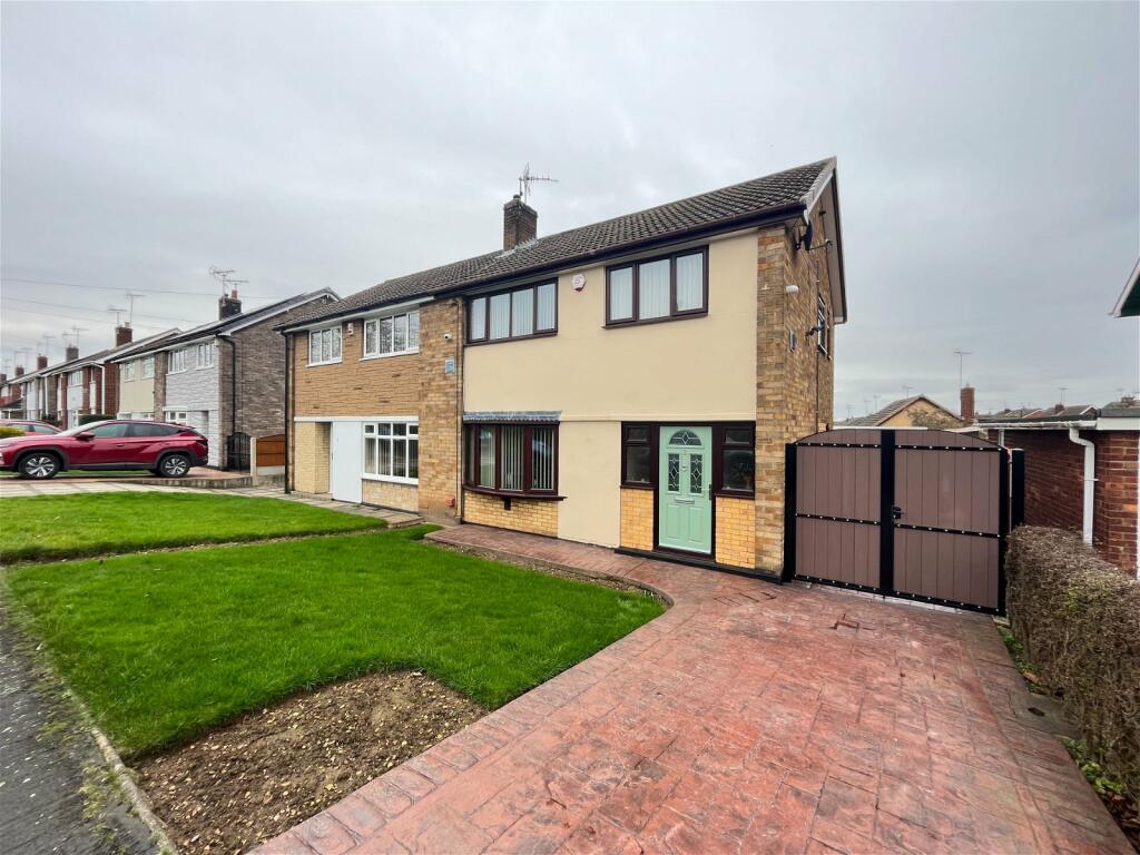 3 bedroom semidetached house for sale in Cranleigh Gardens, Adwickle