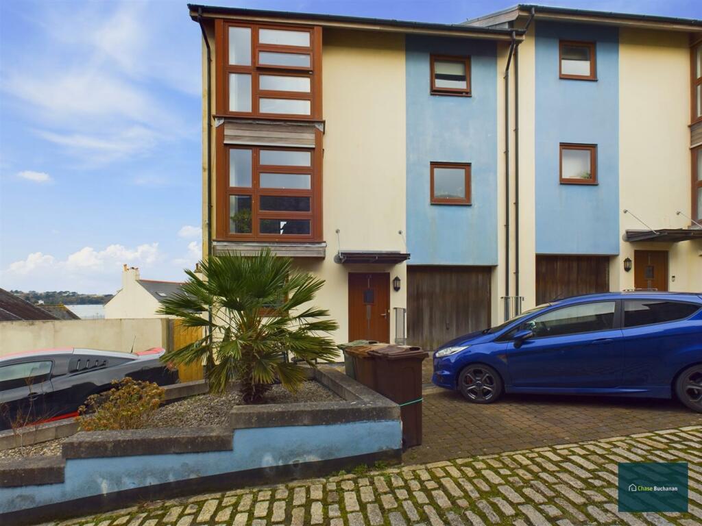 3 bedroom end of terrace house for sale in Holmans Buildings, Plymouth, PL1