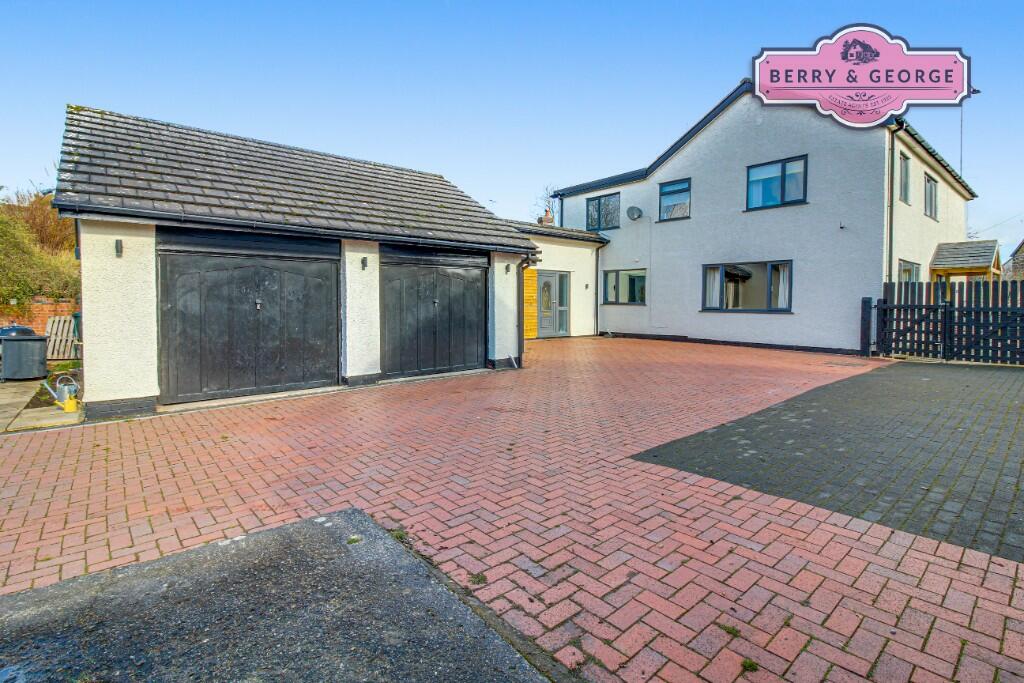 4 bedroom detached house for sale in Wrexham Road, CefnYBedd LL12