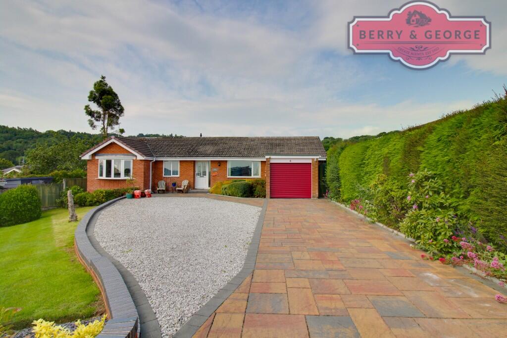 Main image of property: Uwch Y Dre, CH7