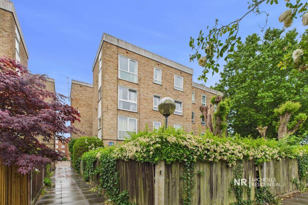 Main image of property: 52 St James Road, Sutton, Surrey. SM1